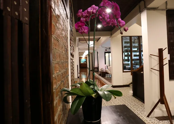 Kampaeng Ngam Hotel - Steps To Night Bazaar & Old City